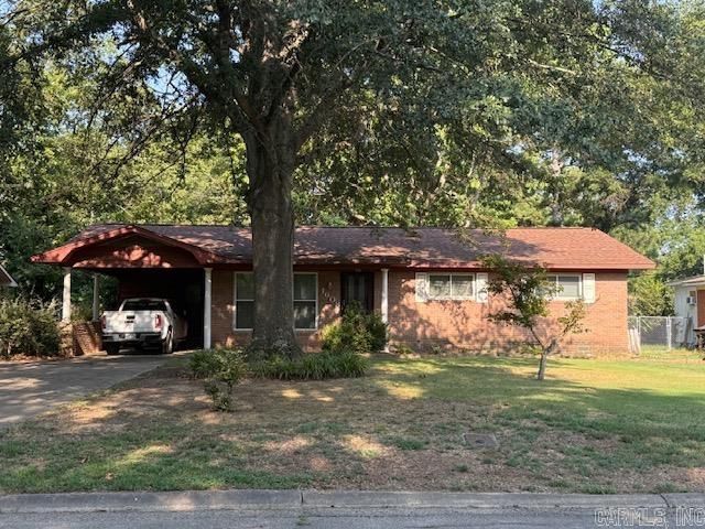 1608 Coker Hampton Dr, Stuttgart, AR 72160