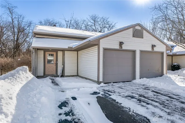 9750 Centerville Creek Ln, Dayton, OH 45458