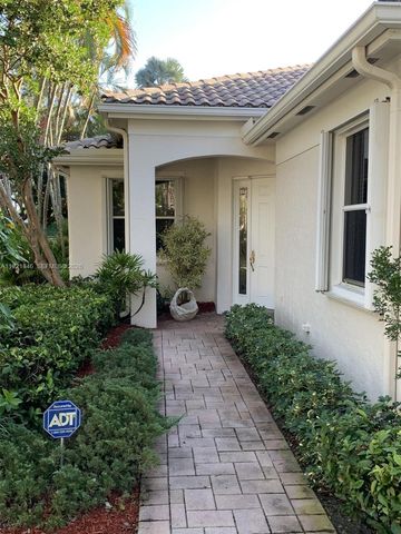 2518 Bay Pointe Ct, Weston, FL 33327