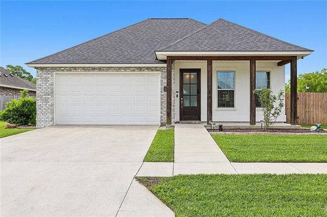 829 Flat Lands Dr, Gonzales, LA 70737