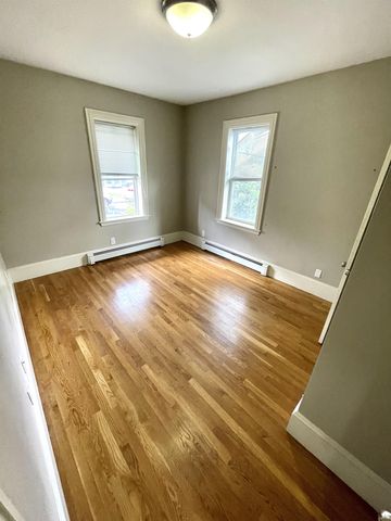 124 Berkshire St #1, Cambridge, MA 02141