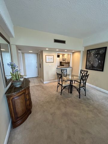 14 Lockwood Dr #9C, Charleston, SC 29401