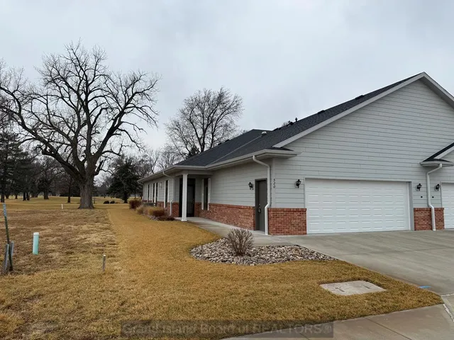 520 S  Woodland Dr, Grand Island, NE 68801