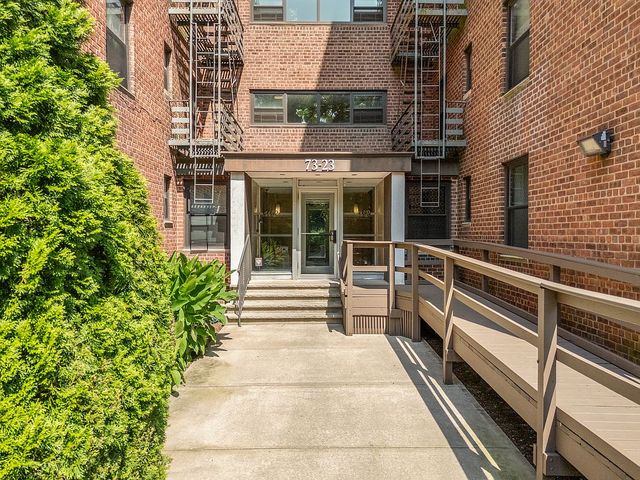 73-23 210th St #2G, Oakland Gardens, NY 11364