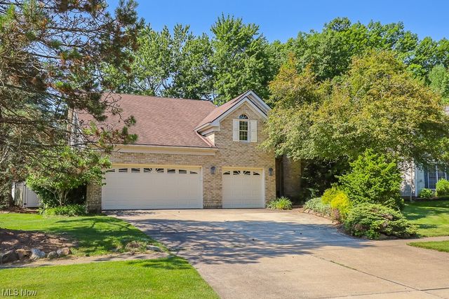 16527 Falmouth Dr, Strongsville, OH 44136