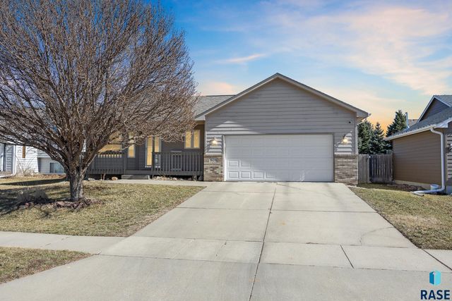 808 S  Tayberry Ave, Sioux Falls, SD 57106