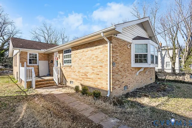 210 S  West St, Petersburg, VA 23803