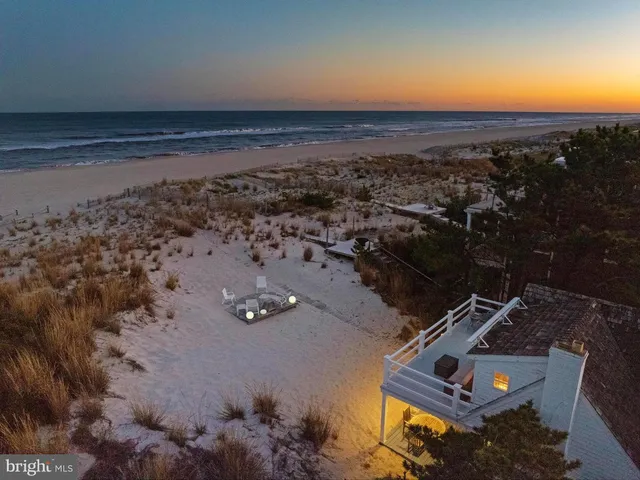 6 N  4th St, Surf City, NJ 08008
