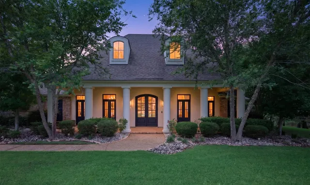 2910 Long Lake Dr, Shreveport, LA 71106