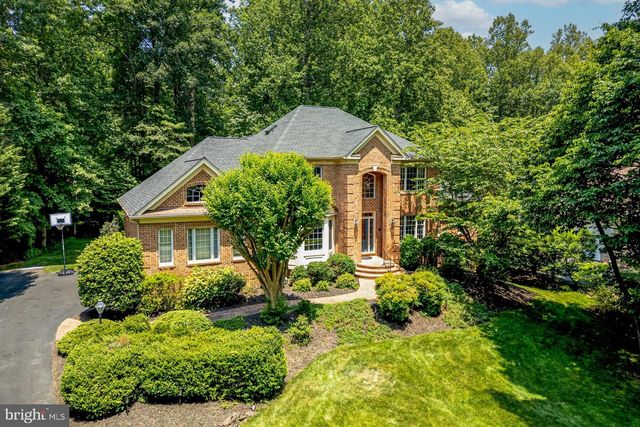 12390 Falkirk Dr, Fairfax, VA 22033