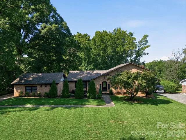 6621 Fair Lawn Rd, Charlotte, NC 28215