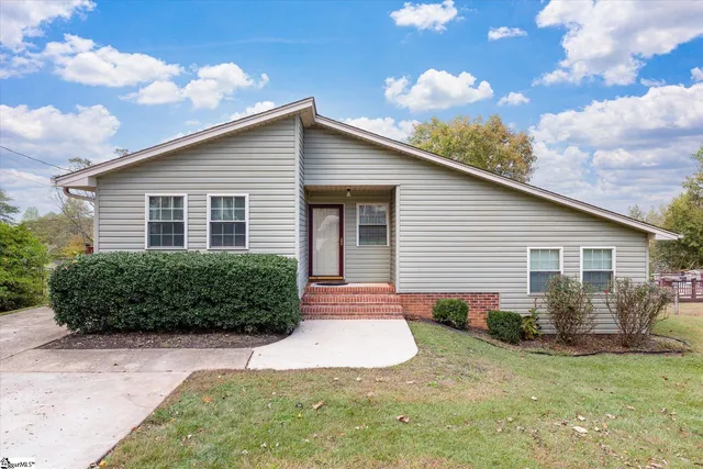 7 Bubbling Creek Dr, Travelers Rest, SC 29690
