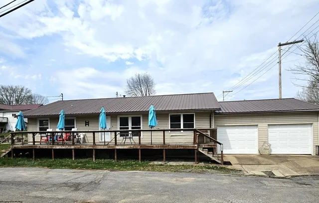1103 N  River Ave, Weston, WV 26452