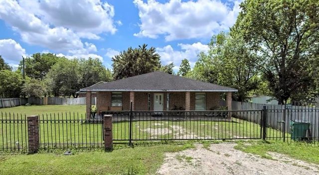 406 Manor Ave, Arcola, TX 77583