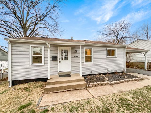 12161 Wakefield Pl, Maryland Heights, MO 63043