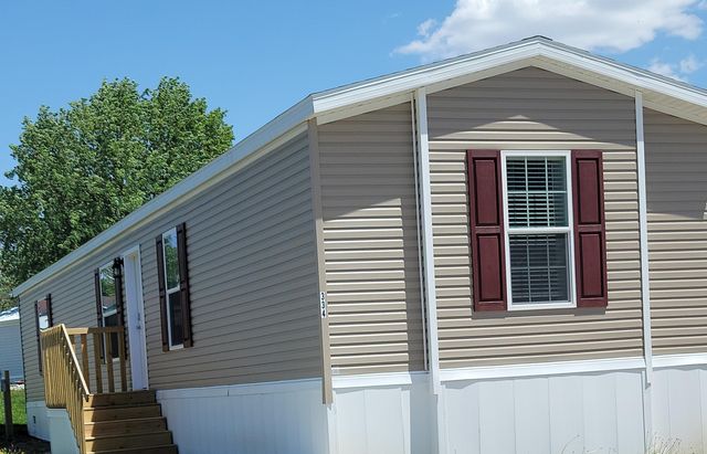 4931 Woodale Ct, Davenport, IA 52806