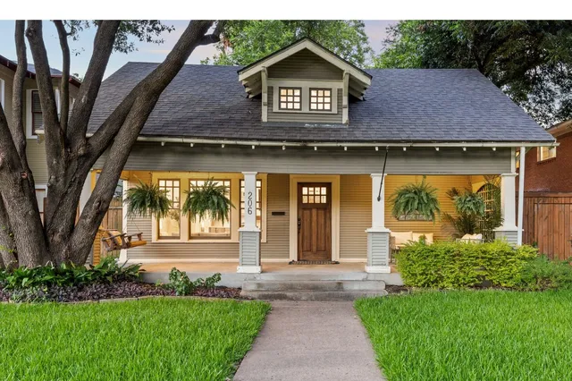 206 S  Edgefield Ave, Dallas, TX 75208