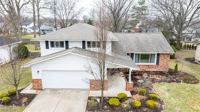 1908 Bromton Dr, Lyndhurst, OH 44124
