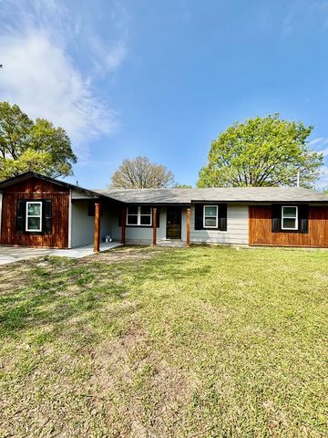 1243 Lourdes St, Greenville, MS 38703