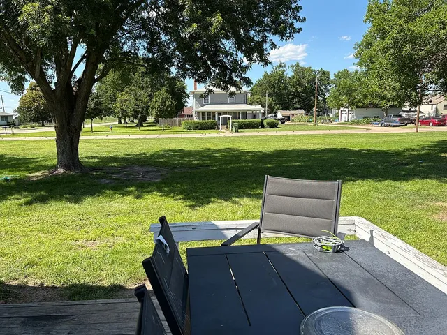 300 N  Linden Ave, Davenport, NE 68335