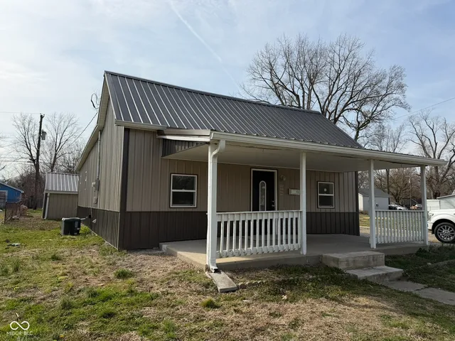 522 N  Main St, Clinton, IN 47842