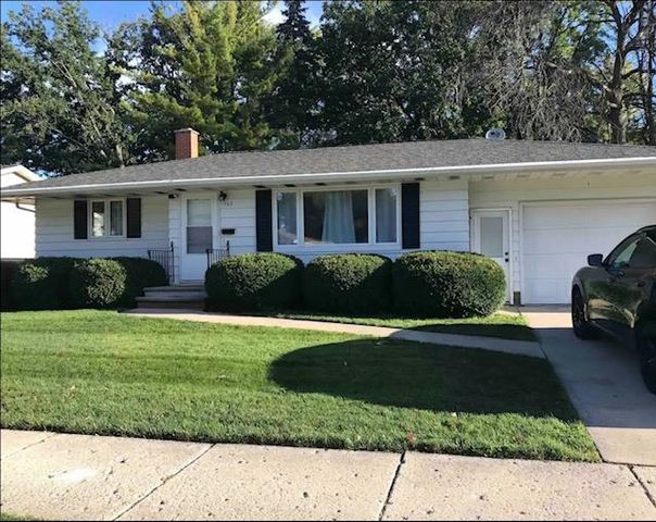 1068 RALEIGH Street, Green Bay, WI 54304