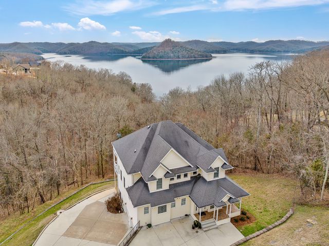 500 Harbor Point Rd, Silver Point, TN 38582