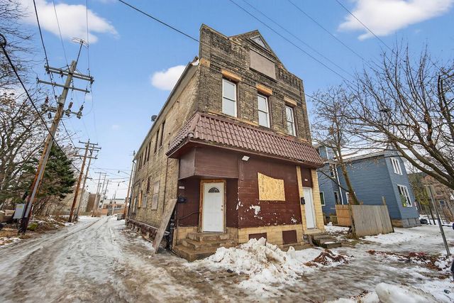 1227 W Juneau Ave 1229, Milwaukee, WI 53233