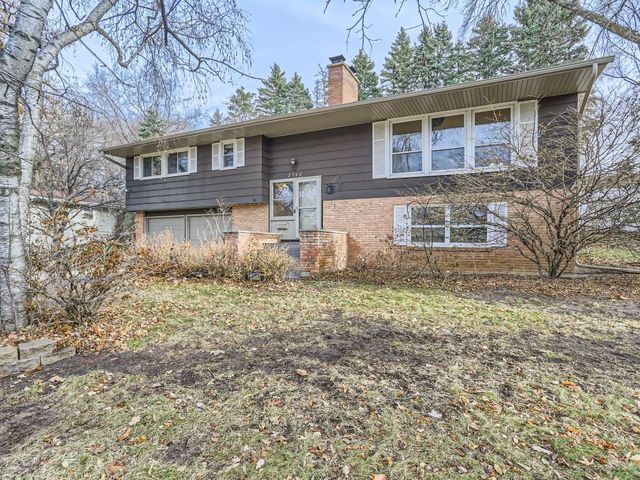 2540 Perry Ave N, Golden Valley, MN 55422