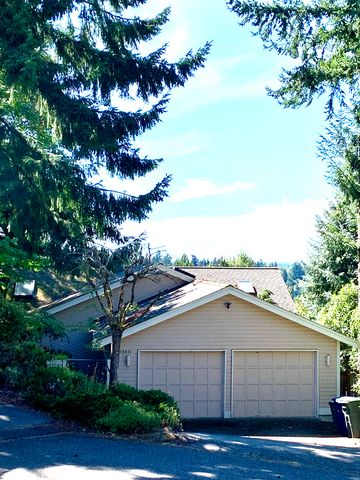 13611 SE 56th Pl, Bellevue, WA 98006