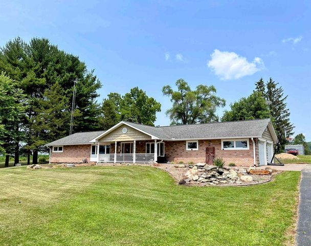 60874 Utopia Lane, Prairie Du Chien, WI 53821