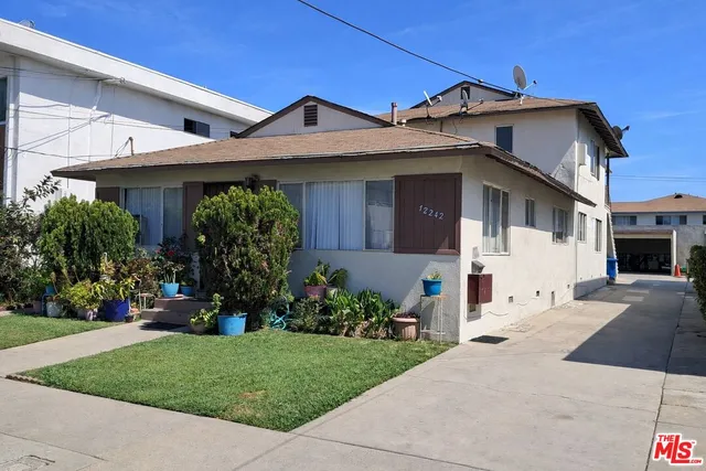 12242 Manor Dr, Hawthorne, CA 90250