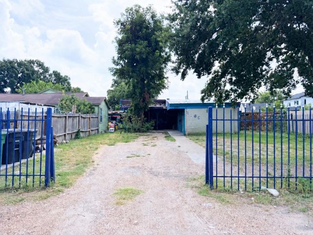 2705 Beatty St, Houston, TX 77023