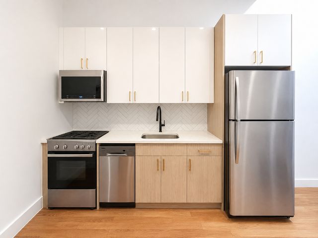 1819 Grove St #3R, Ridgewood, NY 11385