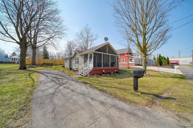 151 N  Lakeview Blvd, Manitou Beach, MI 49253
