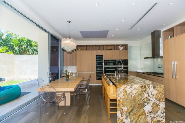 1118 Ala Moana Blvd #2, Honolulu, HI 96814
