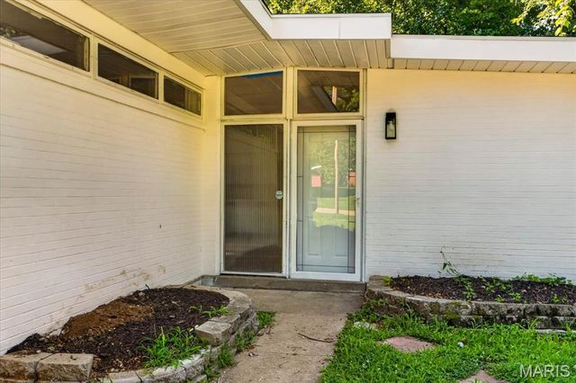 8300 Pepperidge Dr, Saint Louis, MO 63134