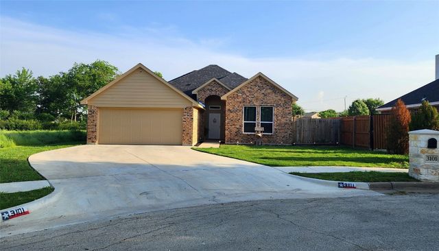 3101 Eastcrest Ct, Fort Worth, TX 76105