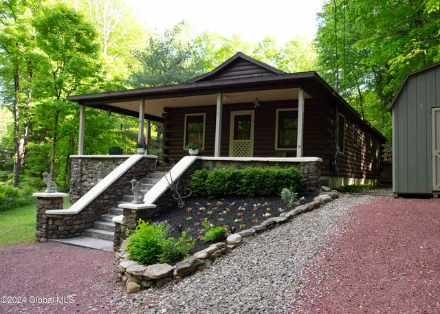 67 North Road, Clemons, NY 12819