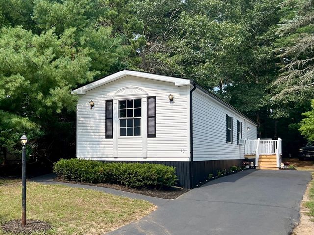 10 David Rd, Carver, MA 02330