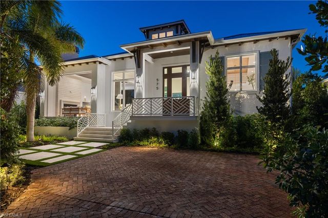 575 13th AVE S, Naples, FL 34102
