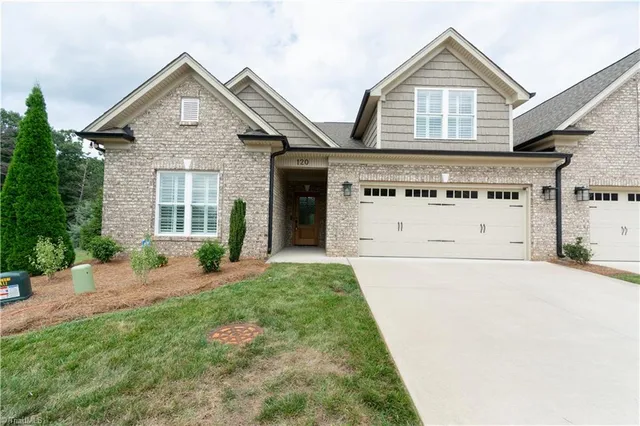 120 Park Pl, King, NC 27021