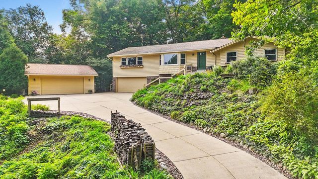 N31W22025 Shady LANE, Pewaukee, WI 53072