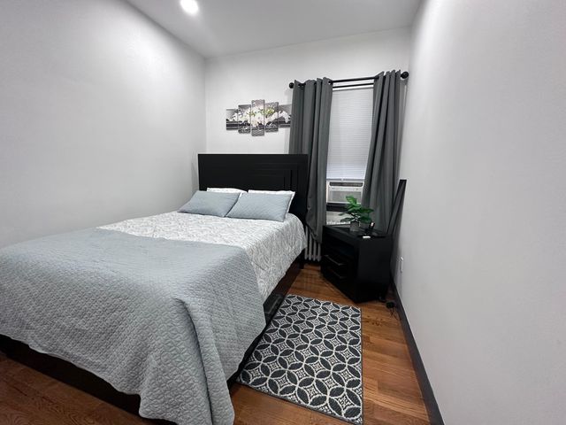 1121 E  222nd St, Bronx, NY 10469
