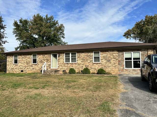 3925 Tanglewood Dr, Hopkinsville, KY 42240