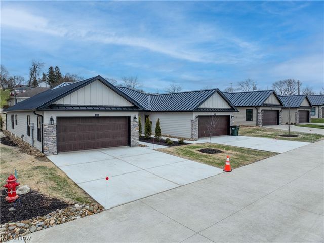 1011 Sycamore Ln, Millersburg, OH 44654