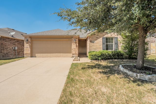 7525 Berrenda Dr, Fort Worth, TX 76131