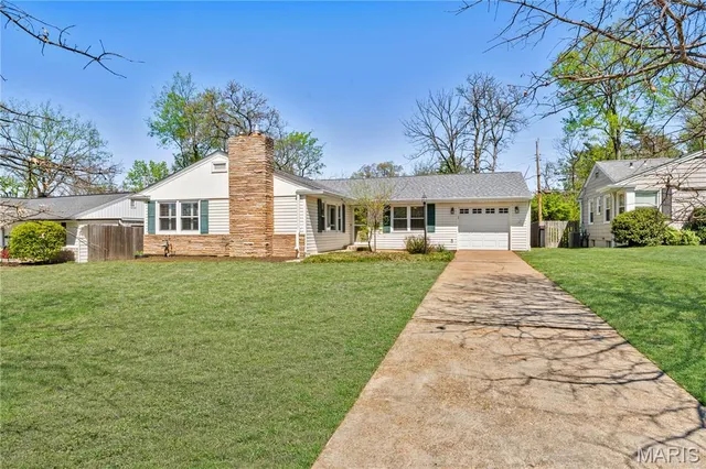 143 Timbercrest Rd, Saint Louis, MO 63122