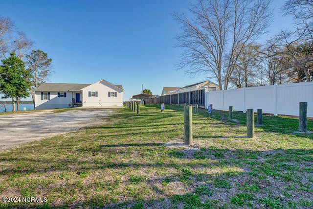 515 Poverty Point Rd, Sneads Ferry, NC 28460