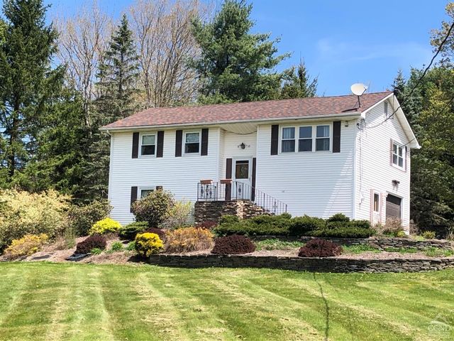 34-2 Old Rd, Windham, NY 12496